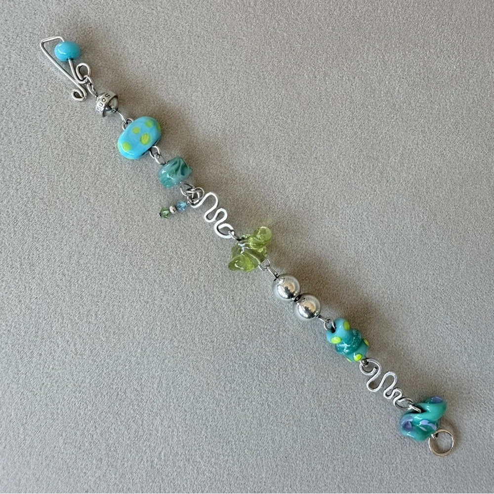 Artisan-made sterling silver and glass bead charm bracelet - Picture 2 of 11